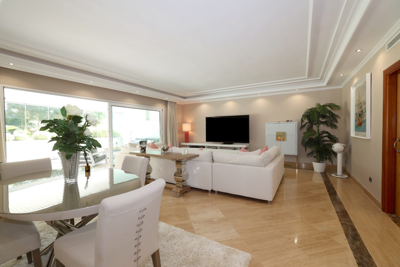 FOR SALE 🏡 Ground Floor Two-Bedroom Apartment with Oversized Terrace – Embrujo de Banús, Puerto Banús 🇪🇸