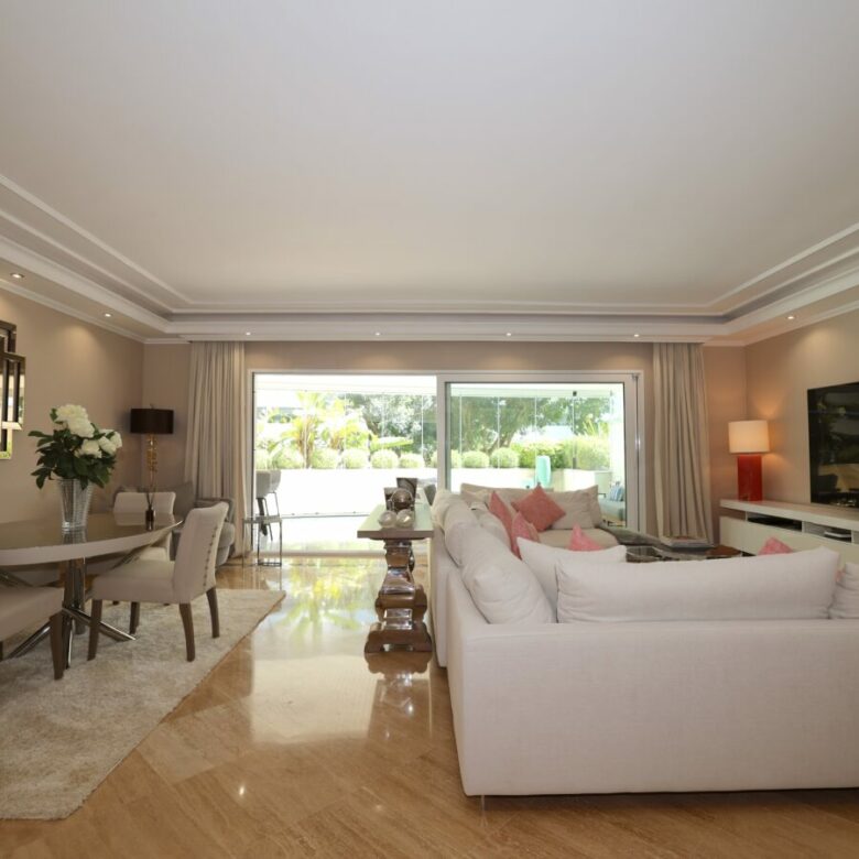FOR SALE 🏡 Ground Floor Two-Bedroom Apartment with Oversized Terrace – Embrujo de Banús, Puerto Banús 🇪🇸