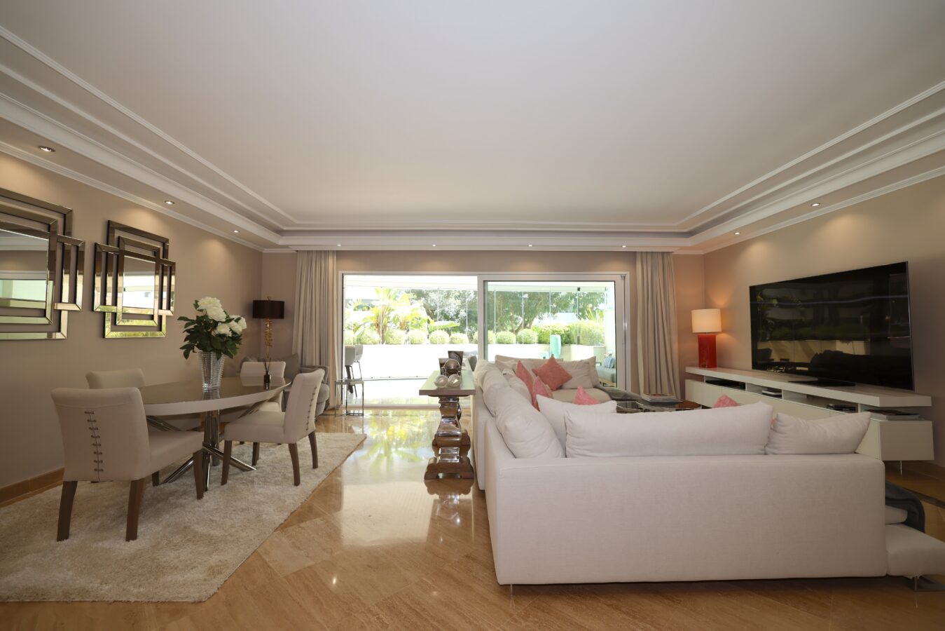 FOR SALE 🏡 Ground Floor Two-Bedroom Apartment with Oversized Terrace – Embrujo de Banús, Puerto Banús 🇪🇸