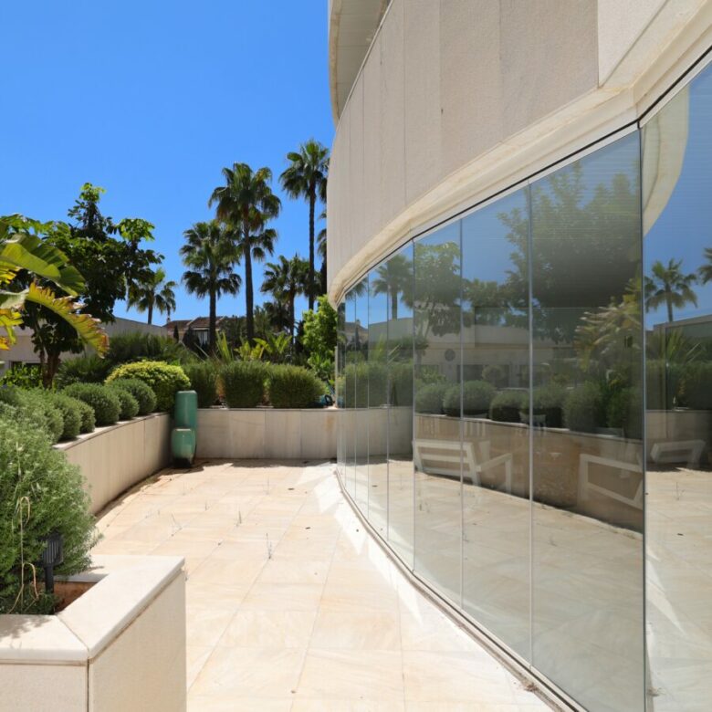 FOR SALE 🏡 Ground Floor Two-Bedroom Apartment with Oversized Terrace – Embrujo de Banús, Puerto Banús 🇪🇸