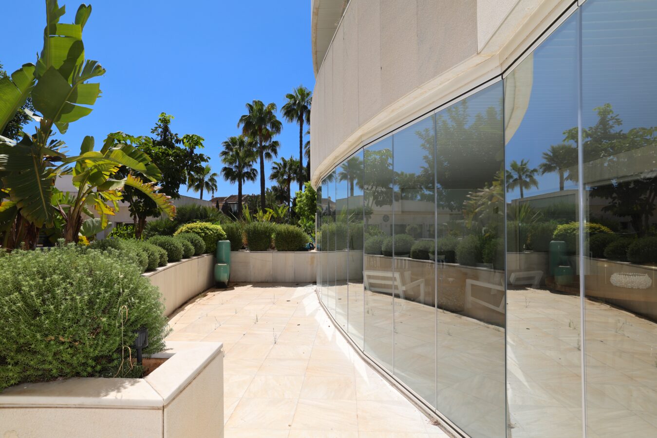 FOR SALE 🏡 Ground Floor Two-Bedroom Apartment with Oversized Terrace – Embrujo de Banús, Puerto Banús 🇪🇸