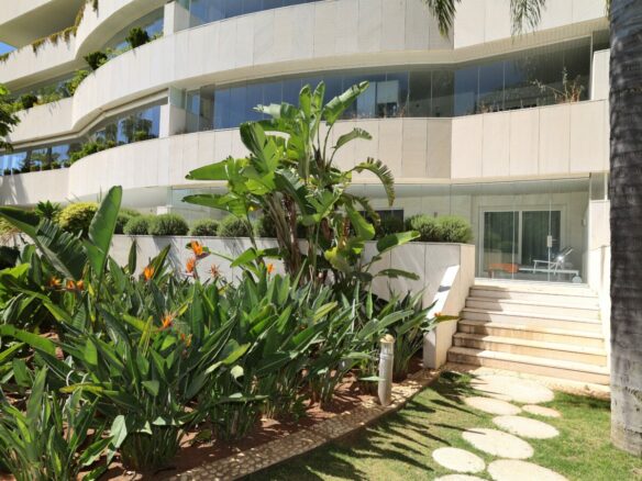 FOR SALE 🏡 Ground Floor Two-Bedroom Apartment with Oversized Terrace – Embrujo de Banús, Puerto Banús 🇪🇸