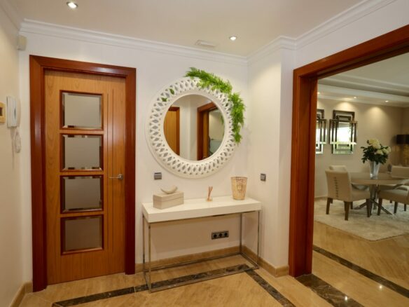FOR SALE 🏡 Ground Floor Two-Bedroom Apartment with Oversized Terrace – Embrujo de Banús, Puerto Banús 🇪🇸