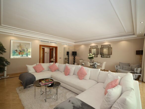 FOR SALE 🏡 Ground Floor Two-Bedroom Apartment with Oversized Terrace – Embrujo de Banús, Puerto Banús 🇪🇸