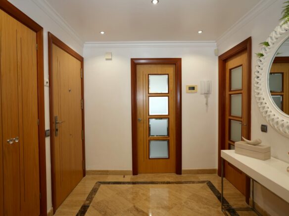 FOR SALE 🏡 Ground Floor Two-Bedroom Apartment with Oversized Terrace – Embrujo de Banús, Puerto Banús 🇪🇸