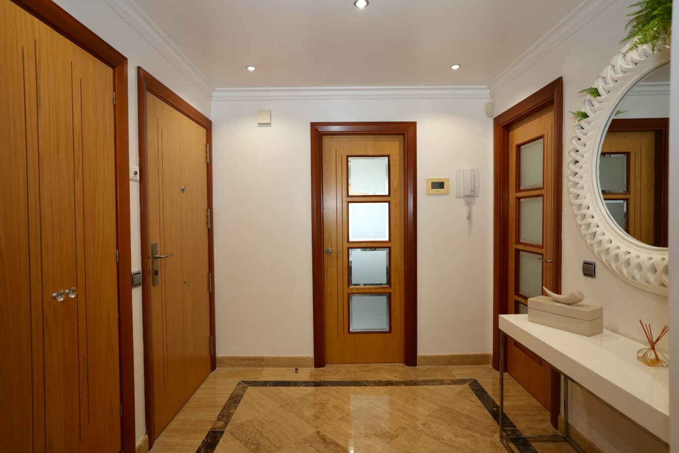 FOR SALE 🏡 Ground Floor Two-Bedroom Apartment with Oversized Terrace – Embrujo de Banús, Puerto Banús 🇪🇸