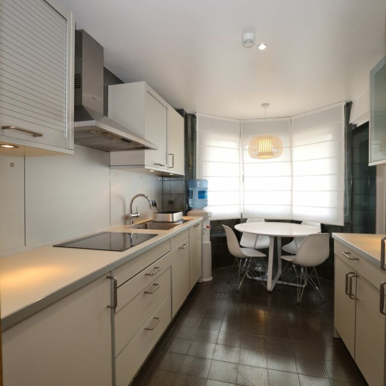 FOR SALE 🏡 Ground Floor Two-Bedroom Apartment with Oversized Terrace – Embrujo de Banús, Puerto Banús 🇪🇸