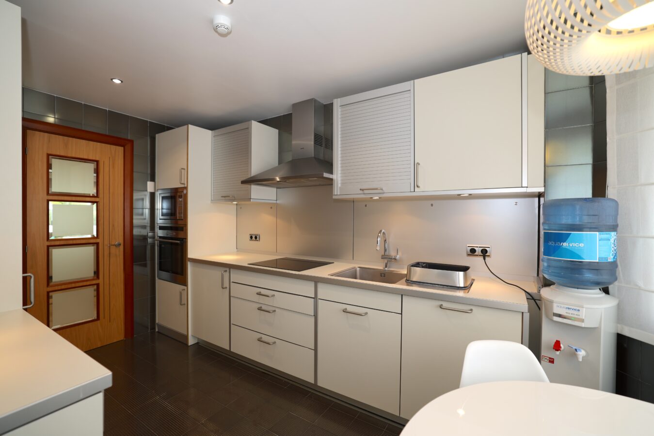 FOR SALE 🏡 Ground Floor Two-Bedroom Apartment with Oversized Terrace – Embrujo de Banús, Puerto Banús 🇪🇸