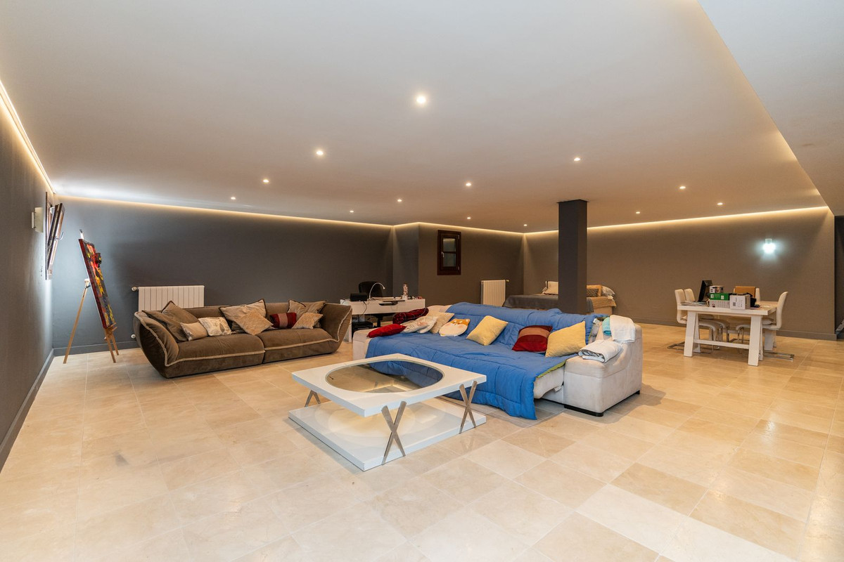 For Sale | Reduced Andalusian Villa with Renovation Potential