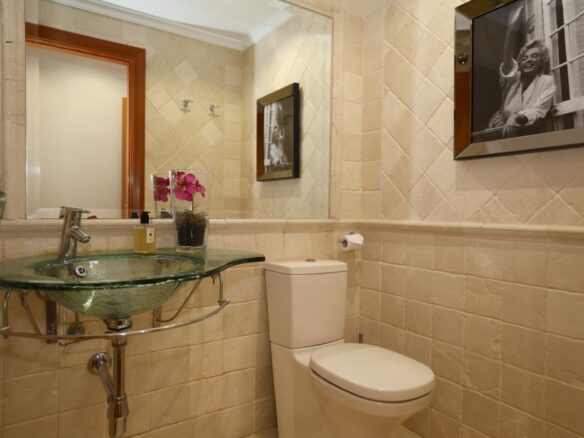 FOR SALE 🏡 Ground Floor Two-Bedroom Apartment with Oversized Terrace – Embrujo de Banús, Puerto Banús 🇪🇸