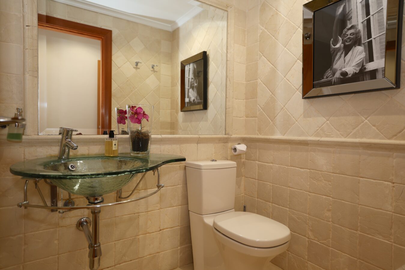 FOR SALE 🏡 Ground Floor Two-Bedroom Apartment with Oversized Terrace – Embrujo de Banús, Puerto Banús 🇪🇸