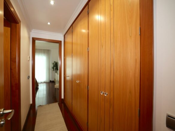 FOR SALE 🏡 Ground Floor Two-Bedroom Apartment with Oversized Terrace – Embrujo de Banús, Puerto Banús 🇪🇸