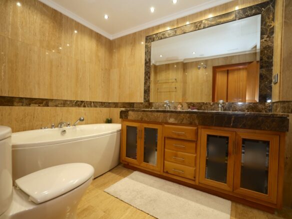 FOR SALE 🏡 Ground Floor Two-Bedroom Apartment with Oversized Terrace – Embrujo de Banús, Puerto Banús 🇪🇸