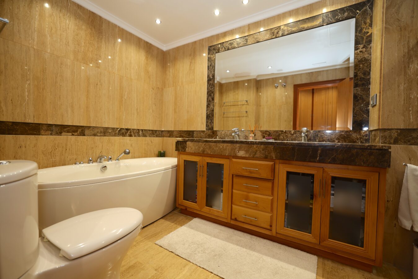 FOR SALE 🏡 Ground Floor Two-Bedroom Apartment with Oversized Terrace – Embrujo de Banús, Puerto Banús 🇪🇸