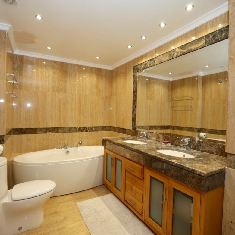 FOR SALE 🏡 Ground Floor Two-Bedroom Apartment with Oversized Terrace – Embrujo de Banús, Puerto Banús 🇪🇸