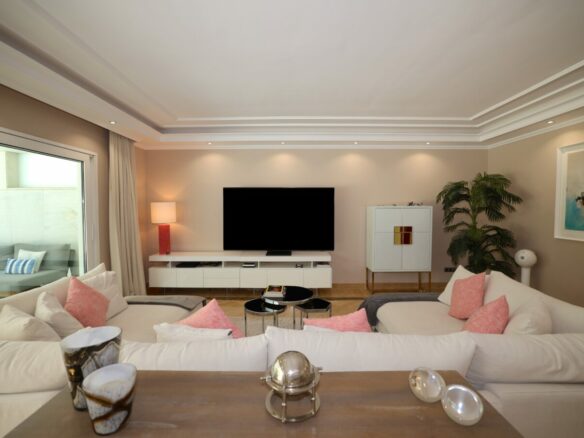 FOR SALE 🏡 Ground Floor Two-Bedroom Apartment with Oversized Terrace – Embrujo de Banús, Puerto Banús 🇪🇸