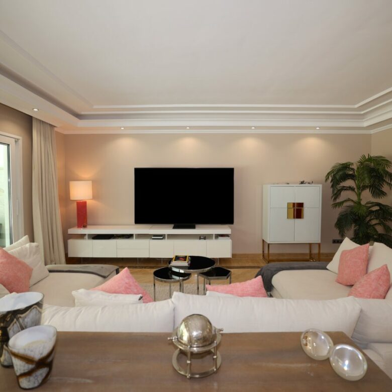 FOR SALE 🏡 Ground Floor Two-Bedroom Apartment with Oversized Terrace – Embrujo de Banús, Puerto Banús 🇪🇸