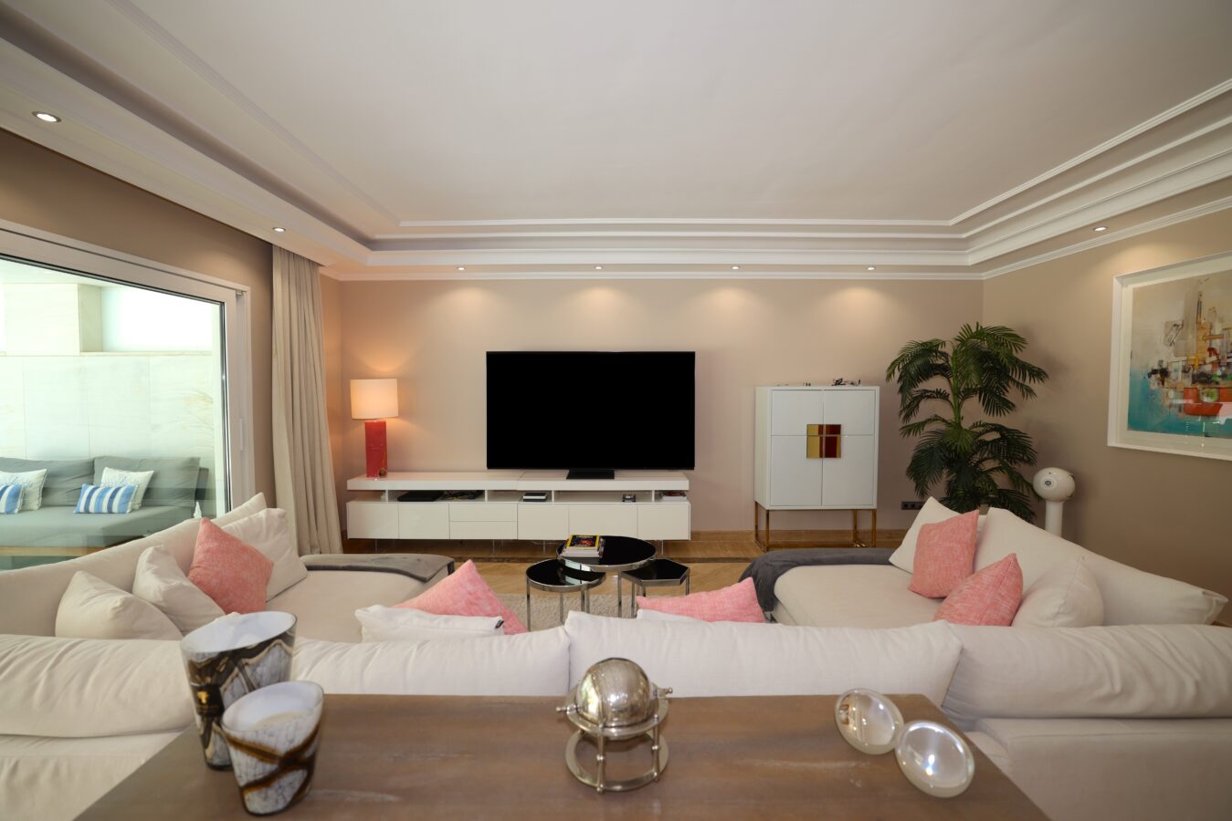 FOR SALE 🏡 Ground Floor Two-Bedroom Apartment with Oversized Terrace – Embrujo de Banús, Puerto Banús 🇪🇸