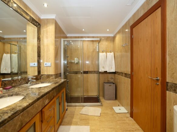 FOR SALE 🏡 Ground Floor Two-Bedroom Apartment with Oversized Terrace – Embrujo de Banús, Puerto Banús 🇪🇸