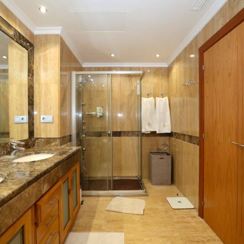 FOR SALE 🏡 Ground Floor Two-Bedroom Apartment with Oversized Terrace – Embrujo de Banús, Puerto Banús 🇪🇸