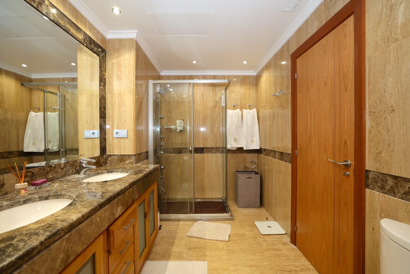 FOR SALE 🏡 Ground Floor Two-Bedroom Apartment with Oversized Terrace – Embrujo de Banús, Puerto Banús 🇪🇸