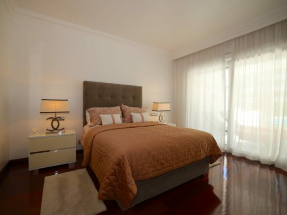 FOR SALE 🏡 Ground Floor Two-Bedroom Apartment with Oversized Terrace – Embrujo de Banús, Puerto Banús 🇪🇸