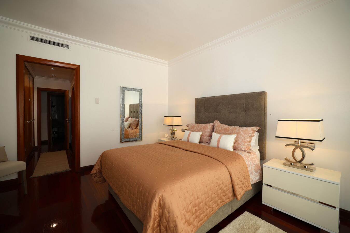 FOR SALE 🏡 Ground Floor Two-Bedroom Apartment with Oversized Terrace – Embrujo de Banús, Puerto Banús 🇪🇸