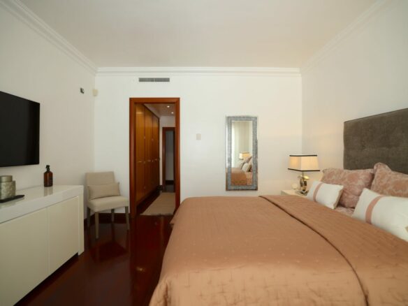 FOR SALE 🏡 Ground Floor Two-Bedroom Apartment with Oversized Terrace – Embrujo de Banús, Puerto Banús 🇪🇸
