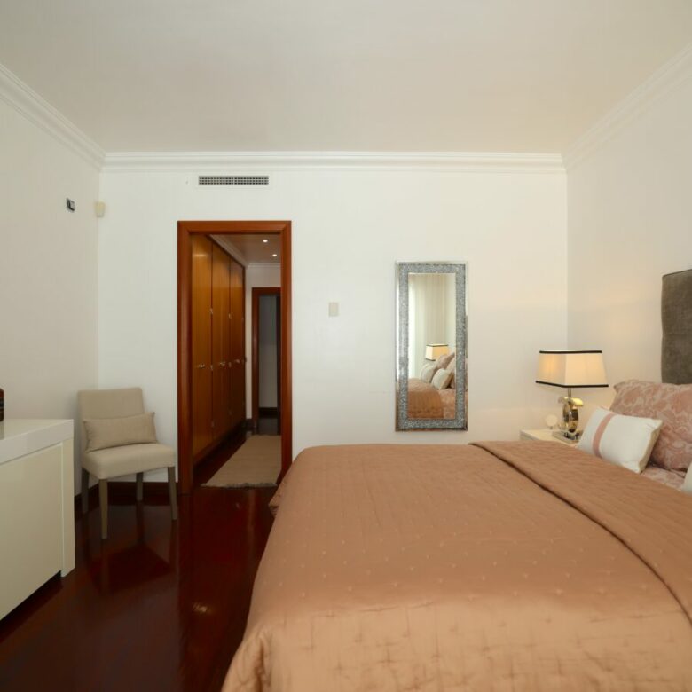 FOR SALE 🏡 Ground Floor Two-Bedroom Apartment with Oversized Terrace – Embrujo de Banús, Puerto Banús 🇪🇸