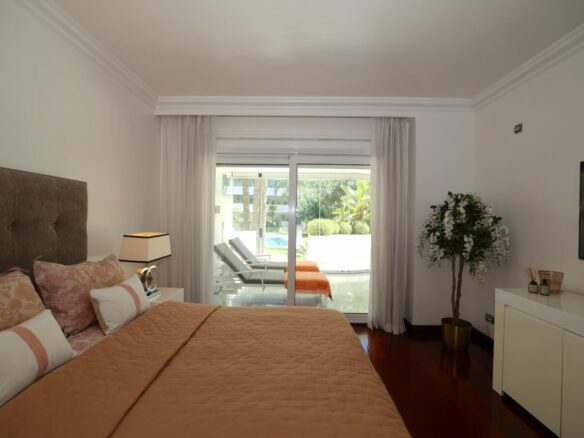 FOR SALE 🏡 Ground Floor Two-Bedroom Apartment with Oversized Terrace – Embrujo de Banús, Puerto Banús 🇪🇸