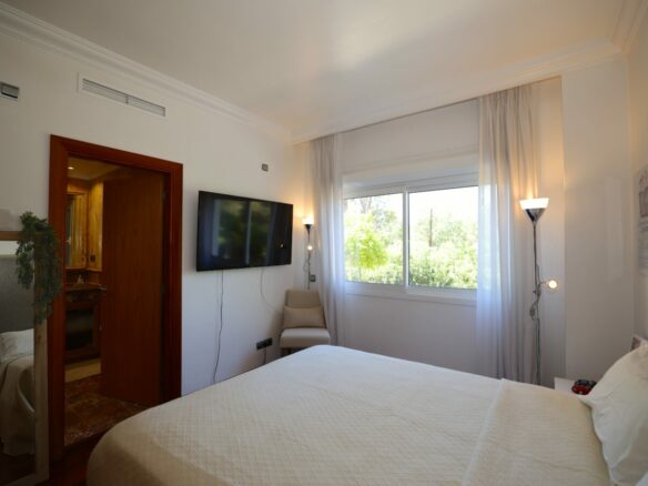 FOR SALE 🏡 Ground Floor Two-Bedroom Apartment with Oversized Terrace – Embrujo de Banús, Puerto Banús 🇪🇸