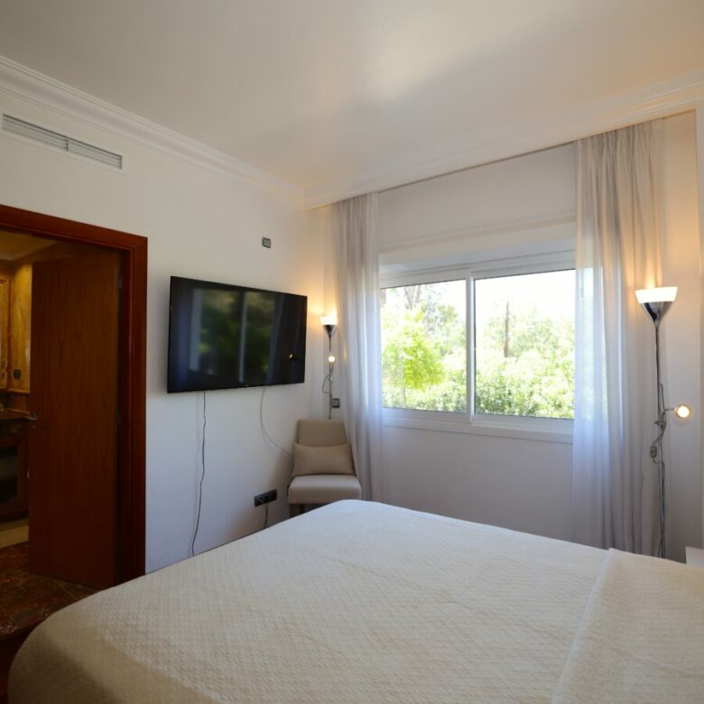 FOR SALE 🏡 Ground Floor Two-Bedroom Apartment with Oversized Terrace – Embrujo de Banús, Puerto Banús 🇪🇸