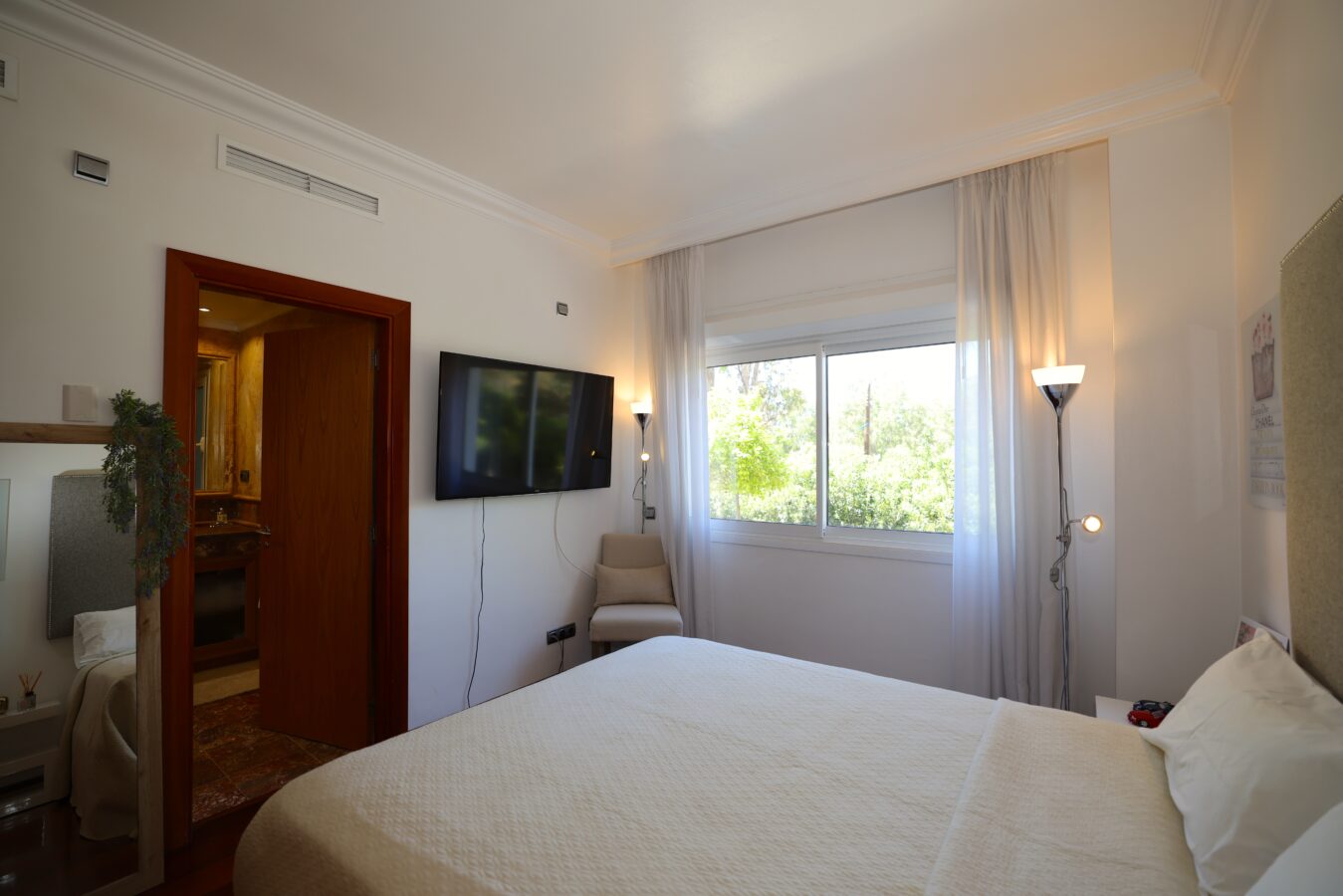 FOR SALE 🏡 Ground Floor Two-Bedroom Apartment with Oversized Terrace – Embrujo de Banús, Puerto Banús 🇪🇸