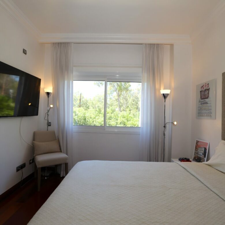 FOR SALE 🏡 Ground Floor Two-Bedroom Apartment with Oversized Terrace – Embrujo de Banús, Puerto Banús 🇪🇸