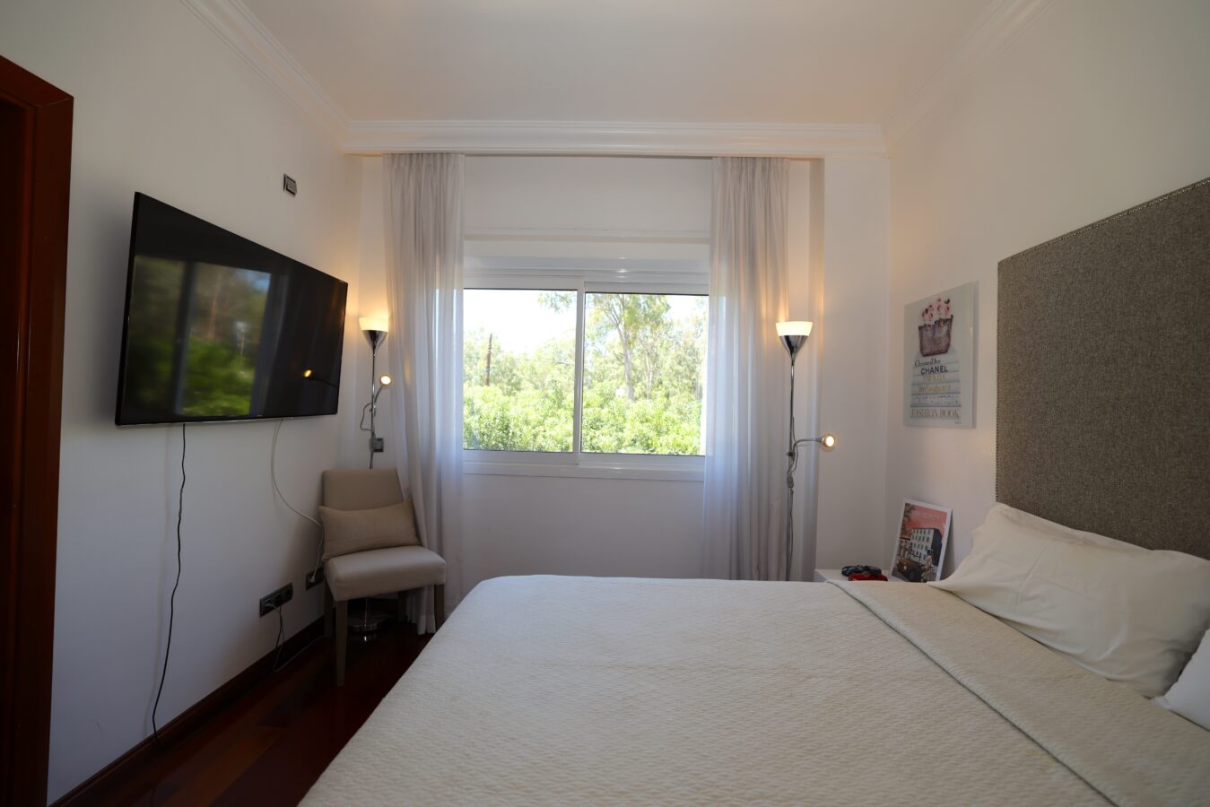 FOR SALE 🏡 Ground Floor Two-Bedroom Apartment with Oversized Terrace – Embrujo de Banús, Puerto Banús 🇪🇸