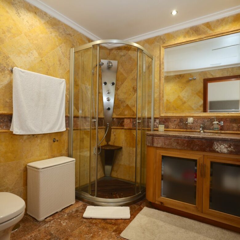 FOR SALE 🏡 Ground Floor Two-Bedroom Apartment with Oversized Terrace – Embrujo de Banús, Puerto Banús 🇪🇸