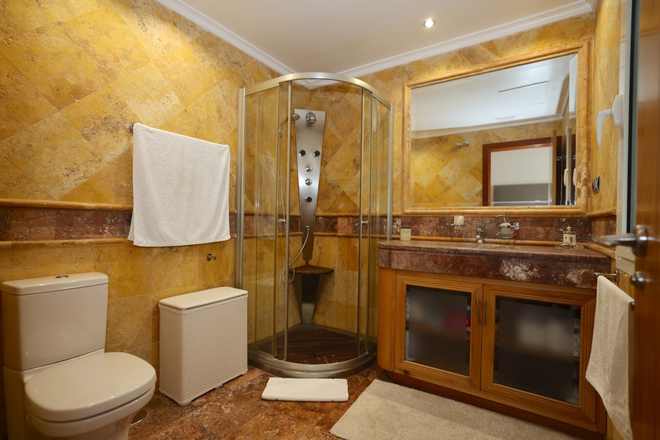 FOR SALE 🏡 Ground Floor Two-Bedroom Apartment with Oversized Terrace – Embrujo de Banús, Puerto Banús 🇪🇸