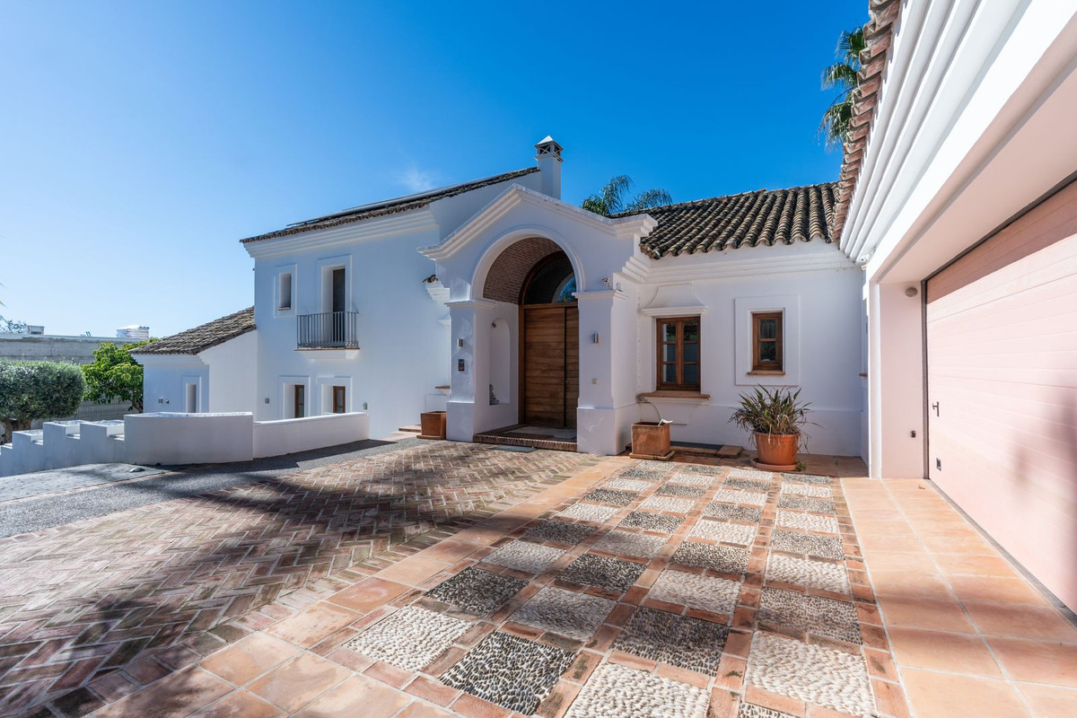 For Sale | Reduced Andalusian Villa with Renovation Potential