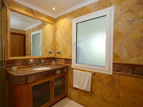 FOR SALE 🏡 Ground Floor Two-Bedroom Apartment with Oversized Terrace – Embrujo de Banús, Puerto Banús 🇪🇸