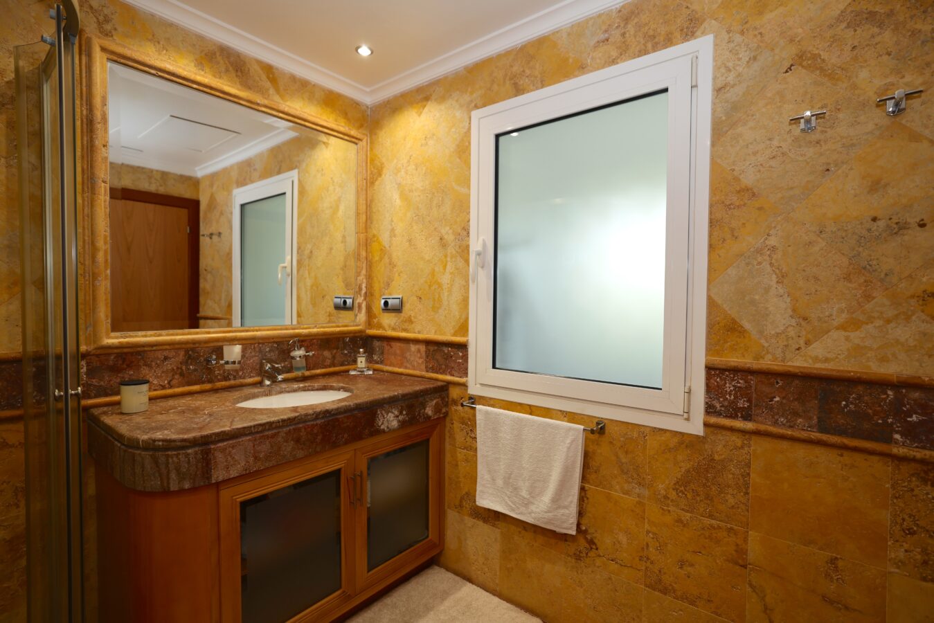 FOR SALE 🏡 Ground Floor Two-Bedroom Apartment with Oversized Terrace – Embrujo de Banús, Puerto Banús 🇪🇸