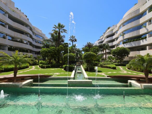 FOR SALE 🏡 Ground Floor Two-Bedroom Apartment with Oversized Terrace – Embrujo de Banús, Puerto Banús 🇪🇸