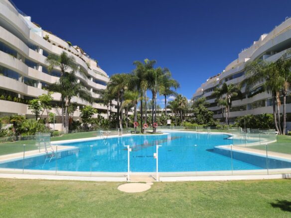 FOR SALE 🏡 Ground Floor Two-Bedroom Apartment with Oversized Terrace – Embrujo de Banús, Puerto Banús 🇪🇸