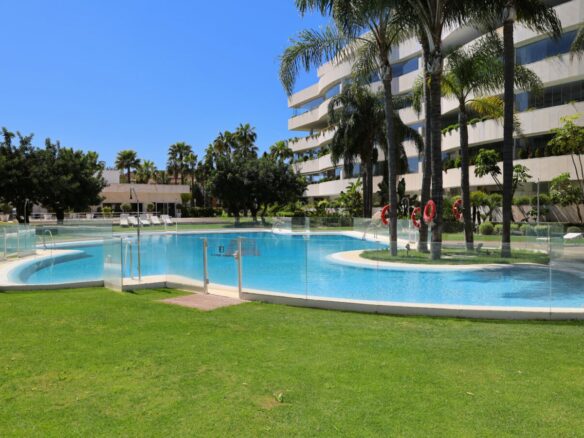 FOR SALE 🏡 Ground Floor Two-Bedroom Apartment with Oversized Terrace – Embrujo de Banús, Puerto Banús 🇪🇸