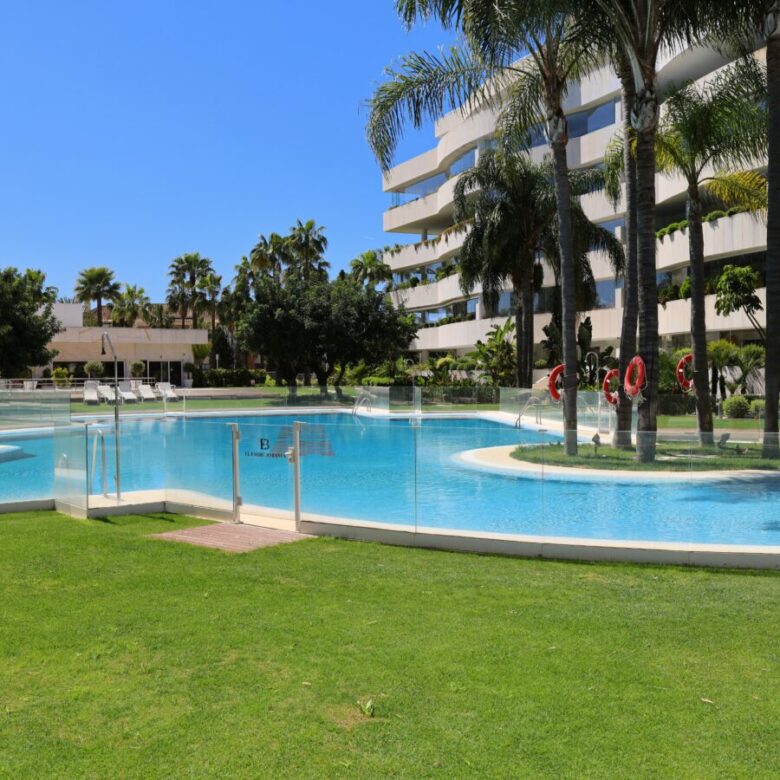 FOR SALE 🏡 Ground Floor Two-Bedroom Apartment with Oversized Terrace – Embrujo de Banús, Puerto Banús 🇪🇸