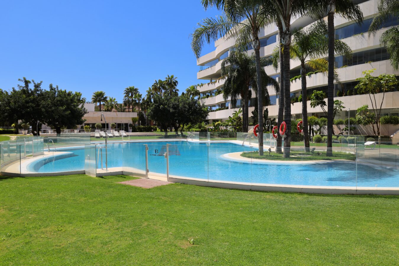 FOR SALE 🏡 Ground Floor Two-Bedroom Apartment with Oversized Terrace – Embrujo de Banús, Puerto Banús 🇪🇸