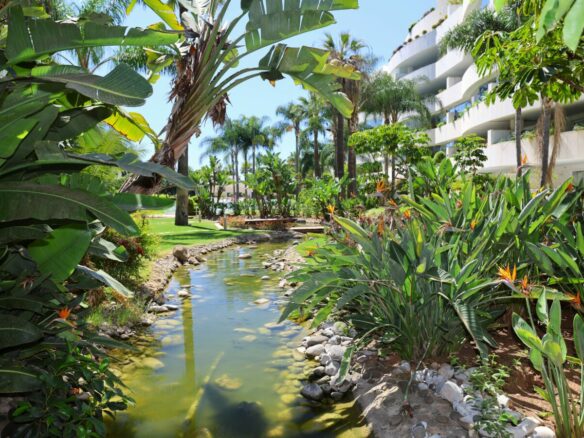 FOR SALE 🏡 Ground Floor Two-Bedroom Apartment with Oversized Terrace – Embrujo de Banús, Puerto Banús 🇪🇸