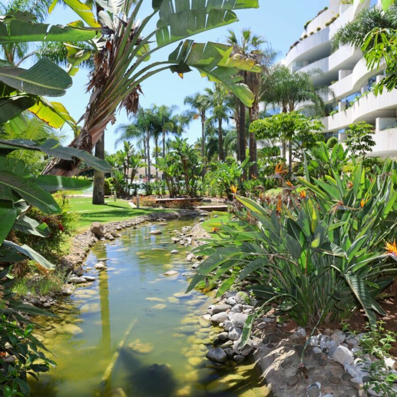 FOR SALE 🏡 Ground Floor Two-Bedroom Apartment with Oversized Terrace – Embrujo de Banús, Puerto Banús 🇪🇸