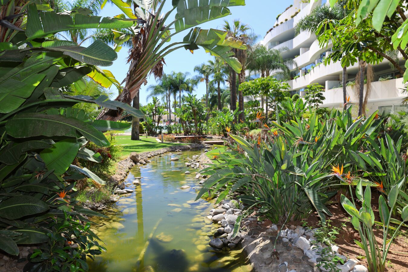 FOR SALE 🏡 Ground Floor Two-Bedroom Apartment with Oversized Terrace – Embrujo de Banús, Puerto Banús 🇪🇸