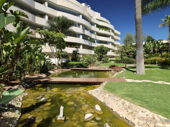 FOR SALE 🏡 Ground Floor Two-Bedroom Apartment with Oversized Terrace – Embrujo de Banús, Puerto Banús 🇪🇸