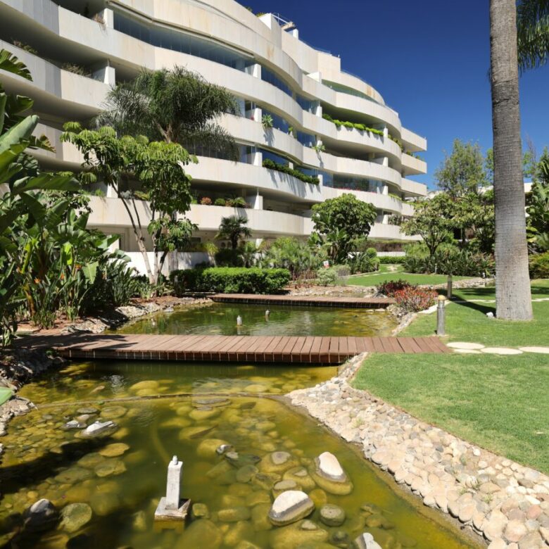 FOR SALE 🏡 Ground Floor Two-Bedroom Apartment with Oversized Terrace – Embrujo de Banús, Puerto Banús 🇪🇸